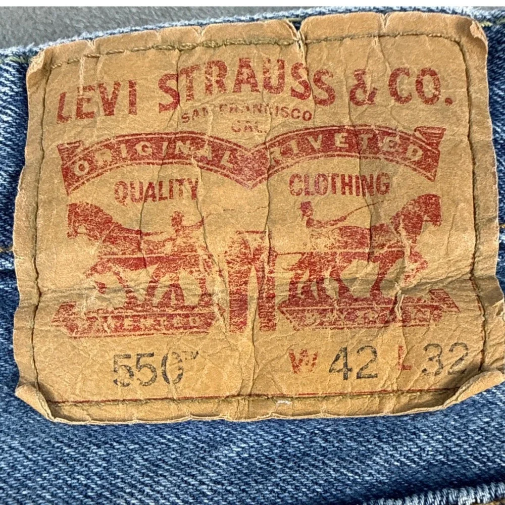 Levis Jeans Mens 42x32 550 Relaxed Fit Blue Denim Medium Wash EUC